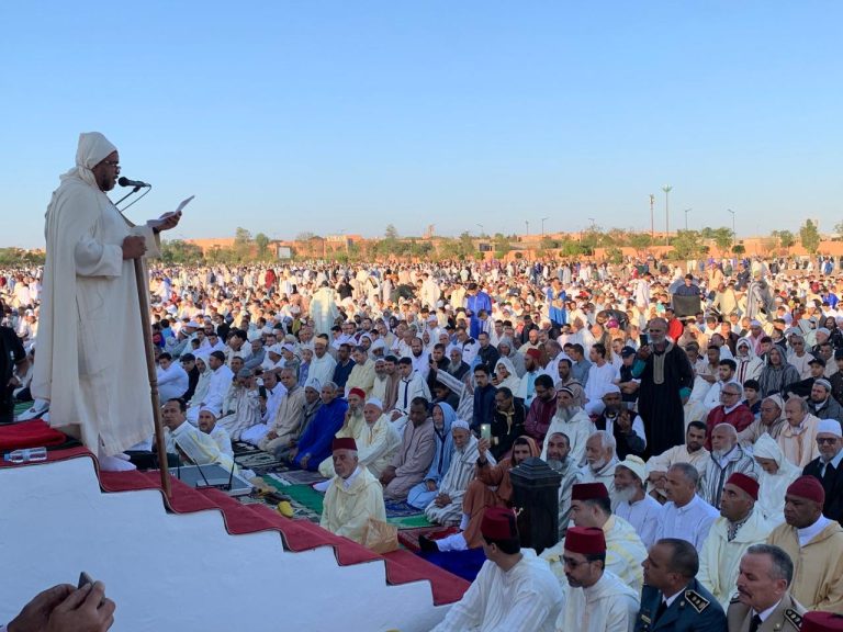 والي الجهة يتقدم الاف المصلين في صلاة عيد الاضحى المبارك بمراكش