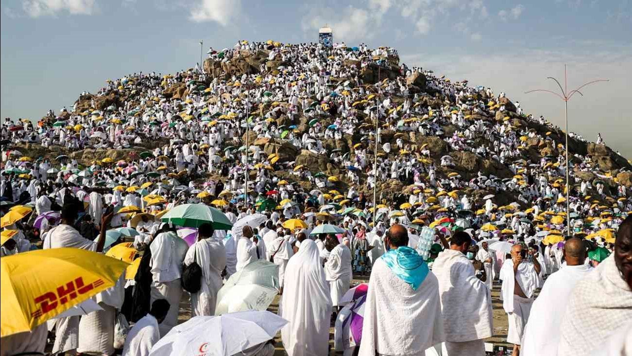 أكثر من مليوني حاج يقفون بعرفة لأداء ركن الحج الأعظم