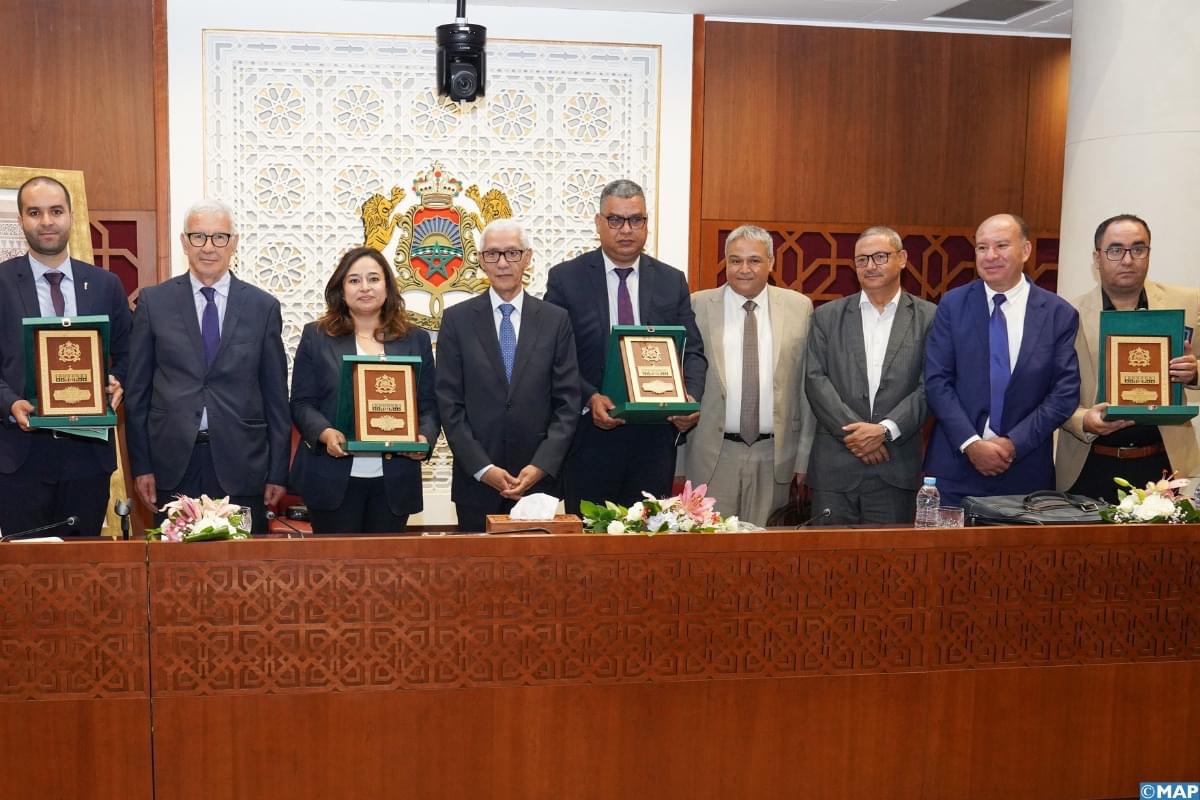تتويج الفائزين بالجائزة الوطنية للدراسات والأبحاث حول العمل البرلماني في دورتها الرابعة