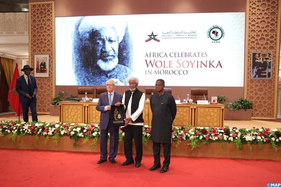 أكاديمية المملكة المغربية تحتفي بالكاتب النيجيري وول سوينكا الحائز على جائزة نوبل للآداب سنة 1986