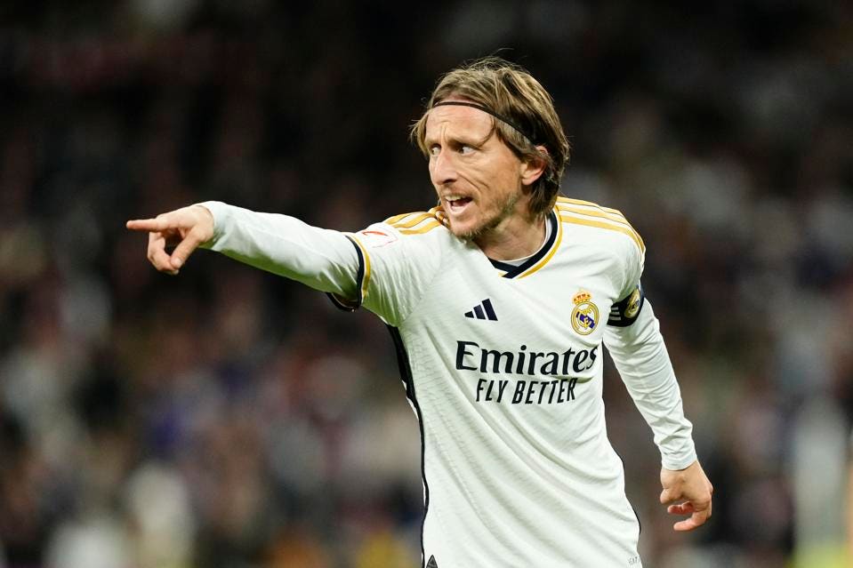 مودريتش يمدد عقده مع الريال حتى 2025