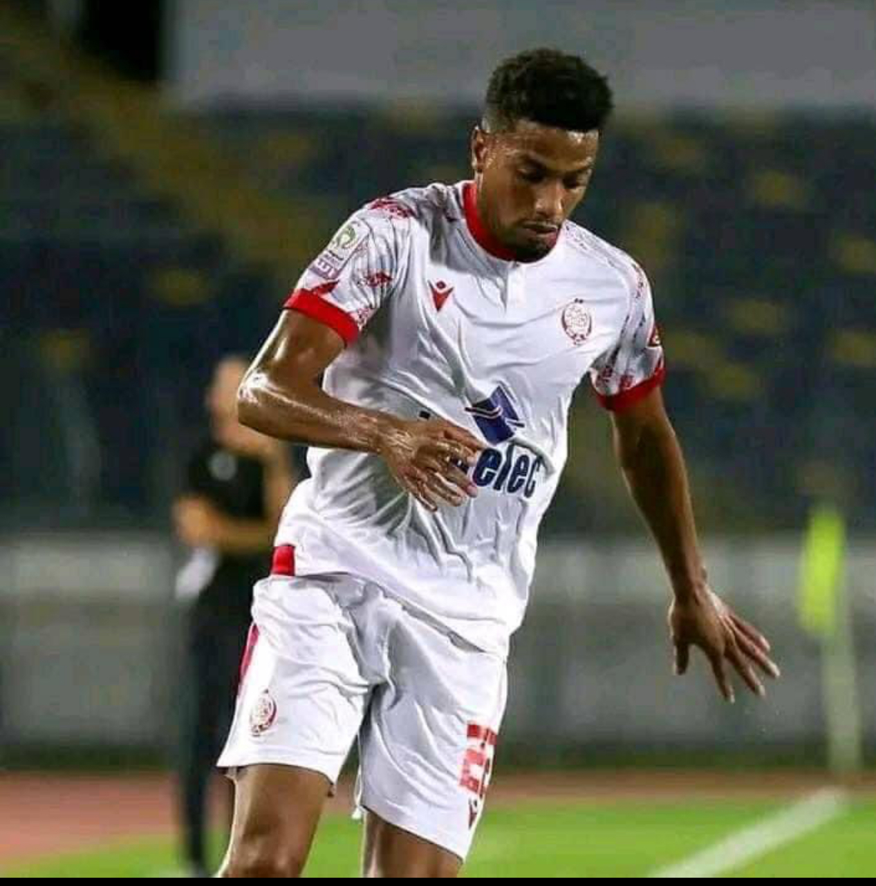 العملود يوقع مع بيرسابوليس الايراني