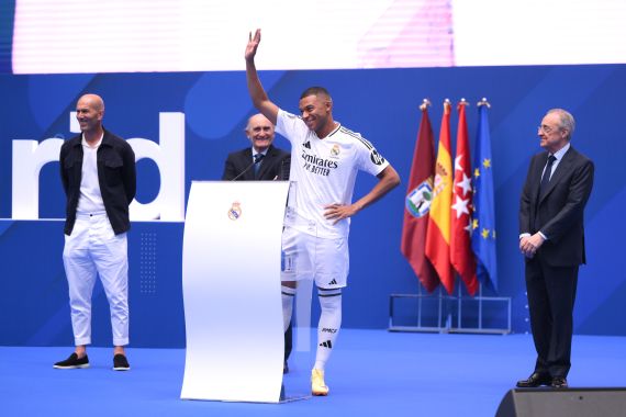 مدريد يقدم كيليان بحضور زيدان و80 ألف متفرج