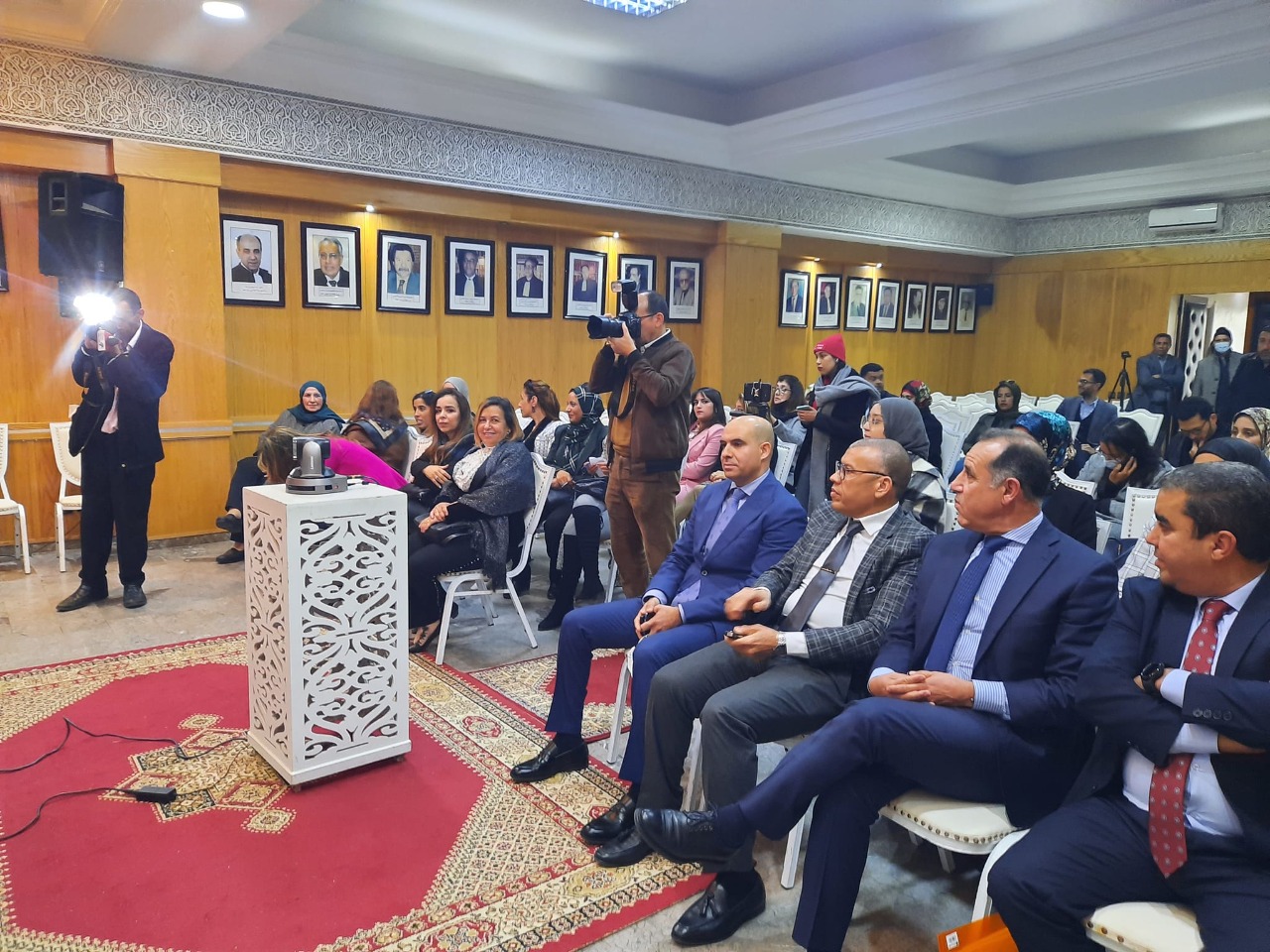 نادي المحاميين بالمغرب يفتح خط لتقديم التوجيه القانوني للجالية المغربية بالخارج