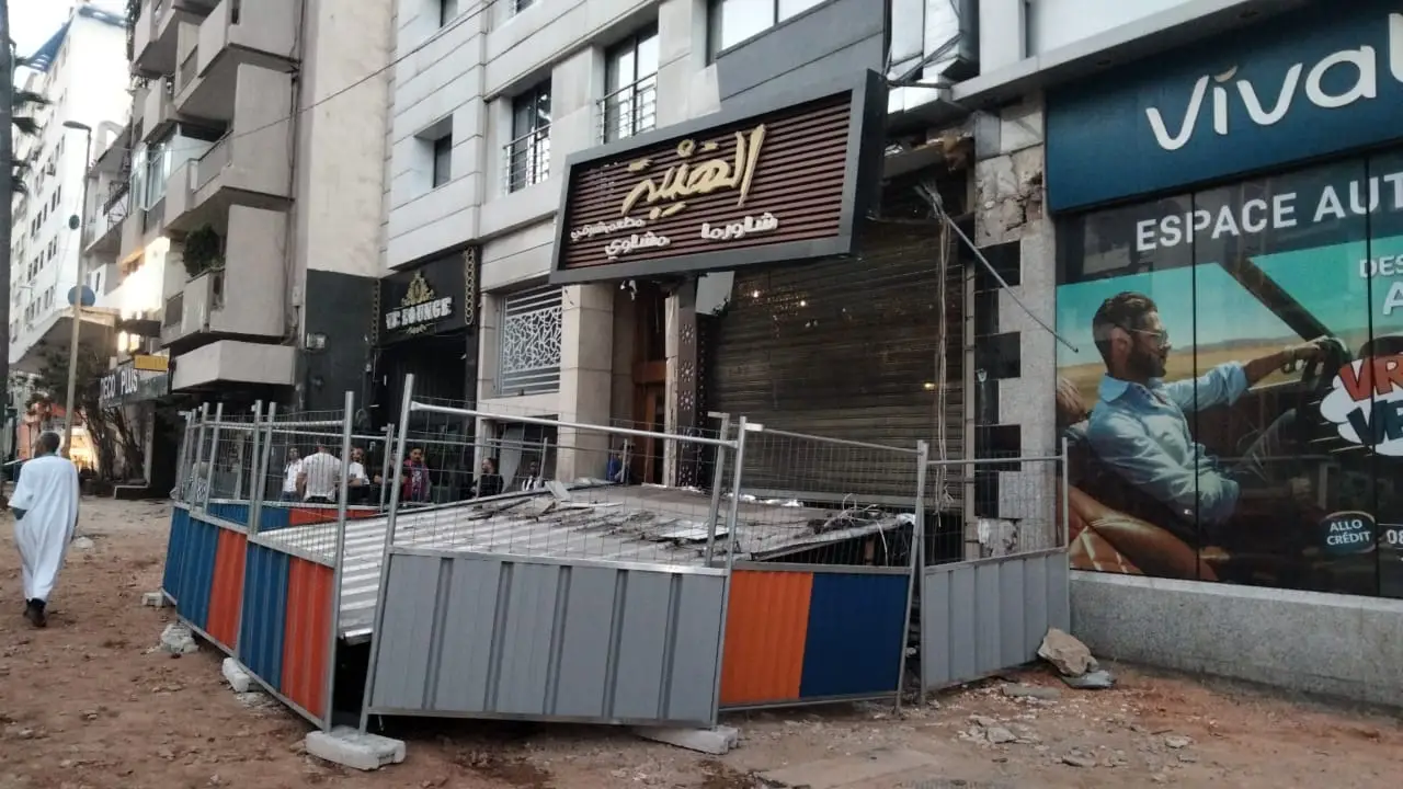 انهيار سقف محل شوارما بشارع الزقطوني“ الهيبة “