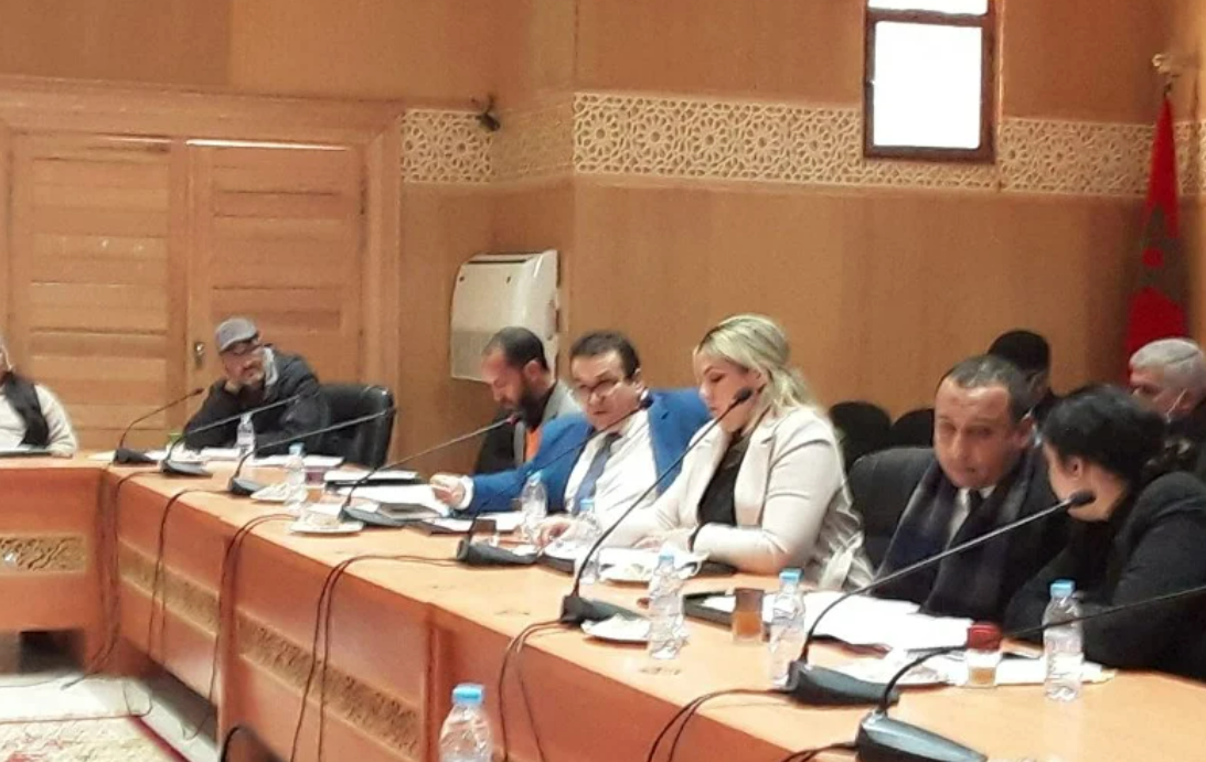 حرب المطالب مستمرة بابن جرير بين أغلبية المجلس و الرئيسة