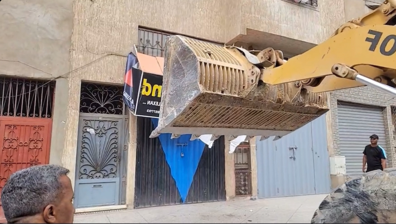 من البيضاء.. الطراكس بمنطقة سيدي مومن. دمرت العشوائي والقائد واقف شخصيا على العملية