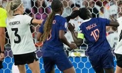 طرد لاعبة منتخب ألمانيا بسبب تصرف غريب