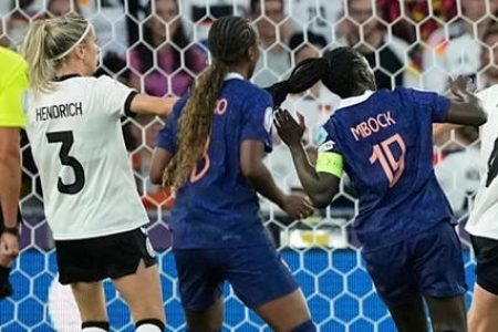 طرد لاعبة منتخب ألمانيا بسبب تصرف غريب
