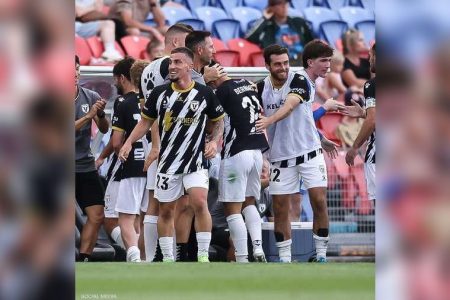 فضيحة في الدوري الأسترالي.. إنذارات مقابل الأموال