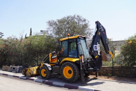 الجرافات تصل إلى حي 2 مارس واحتقان بين السكان بالدار البيضاء