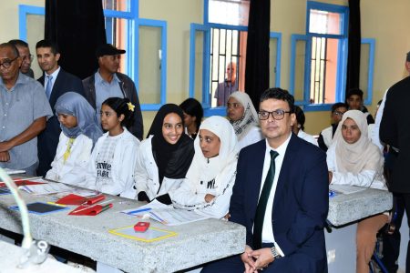 عامل اقليم الرحامنة في زيارة لمدرسة تعليمية باولاد حسون